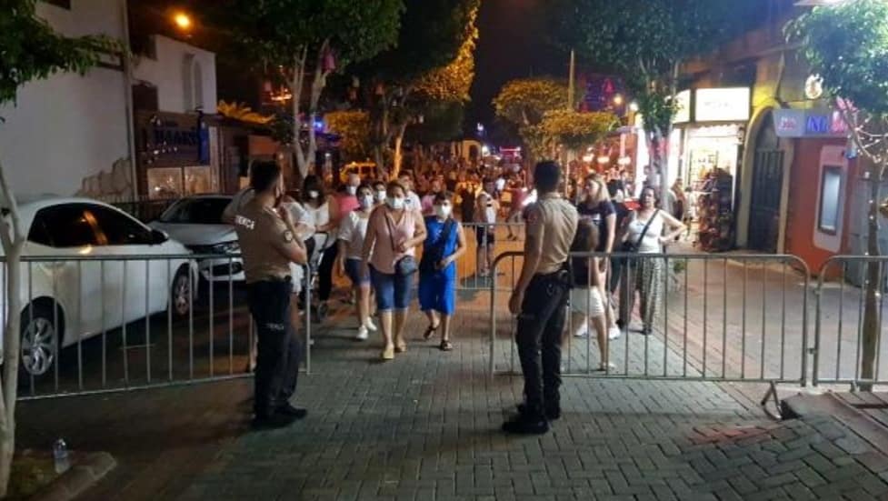 GEÇ ALINMIŞ KARAR, BARLAR SOKAĞINDA MASKE ZORUNLU