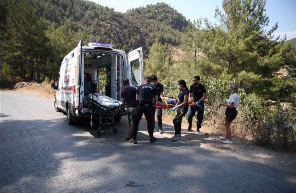 ARAÇ YUVARLANDI 4 RUS TURİST YARALANDI