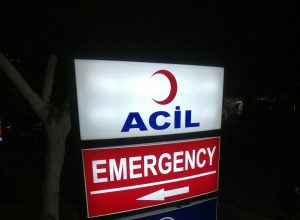 BİLEKLERİNİ KESEREK ÖLMEK İSTEDİ