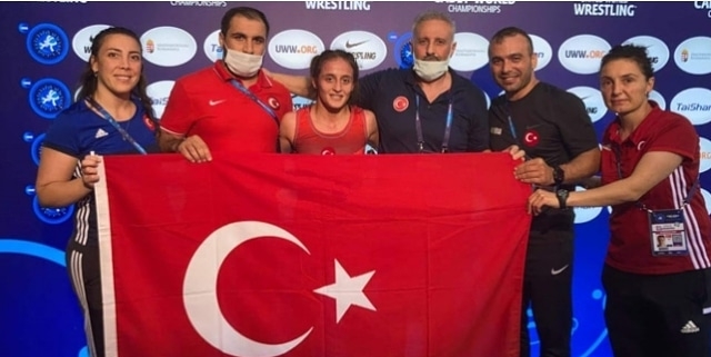 SELVİ İLYASOĞLU DÜNYA ŞAMPİYONU