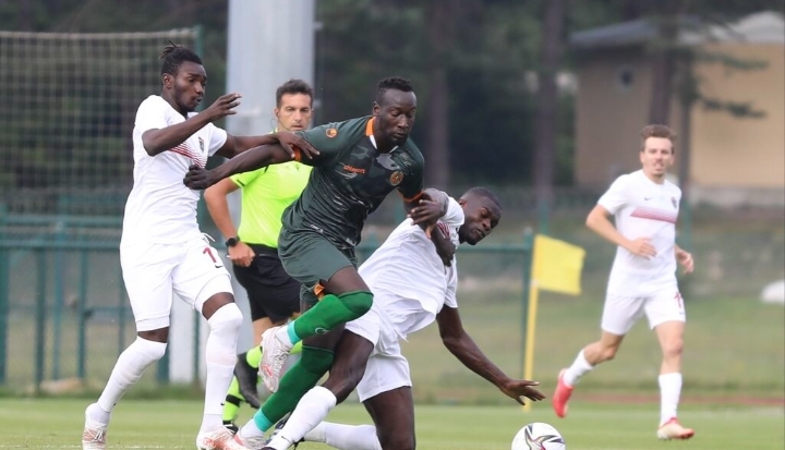 ALANYASPOR İLE HATAYSPOR BERABERE KALDI