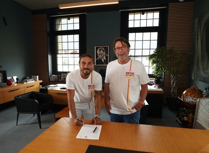 GÖZTEPE HALİL AKBUNAR’IN SÖZLEŞMESİNİ 4 YIL DAHA UZATTI