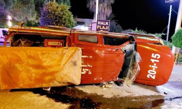 YANGINA GİDERKEN KAZA YAPTILAR 2 YARALI