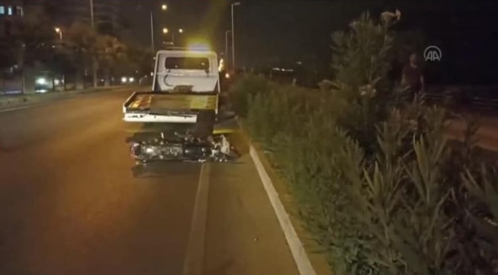 MOTOSİKLETİN ÇARPTIĞI KADIN HAYATINI KAYBETTİ