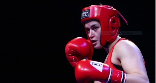 MİLLİ BOKSÖRÜMÜZ ESRA YILDIZ ÇEYREK FİNALDE