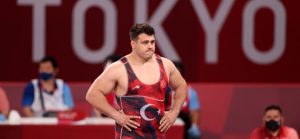 RIZA KAYAALP’TEN BRONZ MADALYA