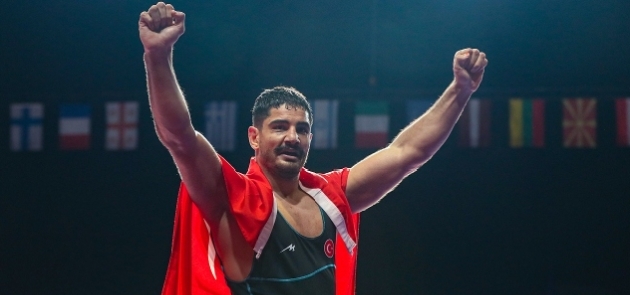 TAHA AKGÜL’DEN BRONZ MADALYA