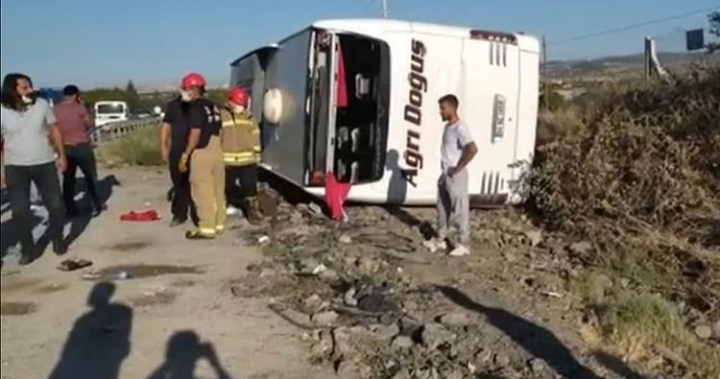 YİNE OTOBÜS KAZASI 30 YARALI