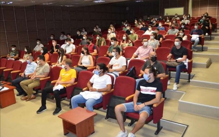 LAKADAMYALI, STAJYER HEKİMLERLE BİR ARAYA GELDİ