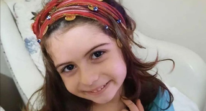 MİNİK ELİSA KORONAVİRÜS’E YENİLDİ