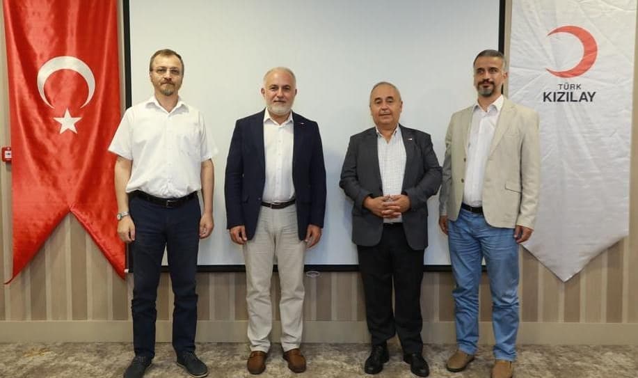 ALANYA KIZILAY’IN DAHA İYİ OLMASI İÇİN KOLLARI SIVANDI