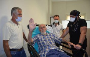 82 YAŞINDA KORONAVİRÜSÜ YENDİ