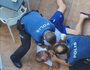 İÇKİ YİNE ŞİŞEDE GİBİ DURMADI