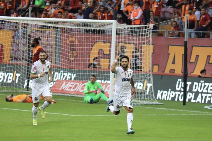 ALANYASPOR CANDEİAS İLE 3 PUANI KAPTI