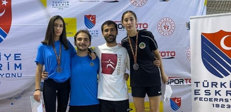 ALANYASPOR ESKRİM TAKIMI ANKARA’DAN 3 MADALYA İLE DÖNDÜ