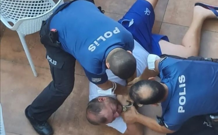 İÇKİ YİNE ŞİŞEDE GİBİ DURMADI