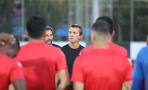 BÜLENT KORKMAZ SAHAYA İNDİ