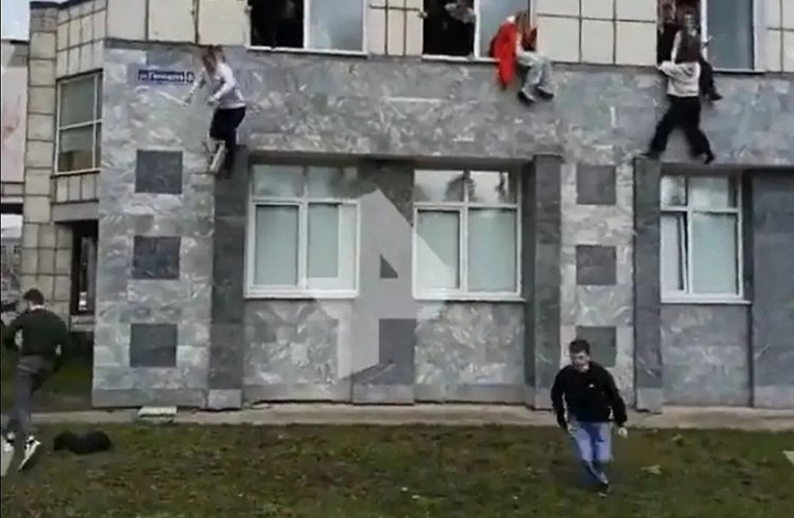 ÜNİVERSİTE’DE SİLAHLI SALDIRI 8 ÖLÜ