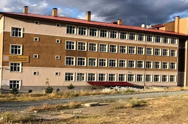 KORONAVİRÜS OKUL KAPATTIRDI