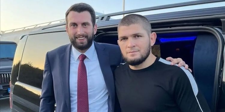 DÜNYACA ÜNLÜ BOKSÖRÜ ESAT KURT KARŞILADI