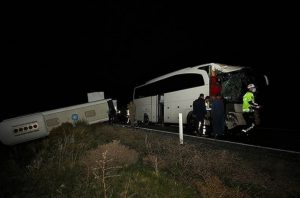 ÖĞRENCİ TAŞIYAN 2 OTOBÜS KAZA YAPTI, 25 YARALI