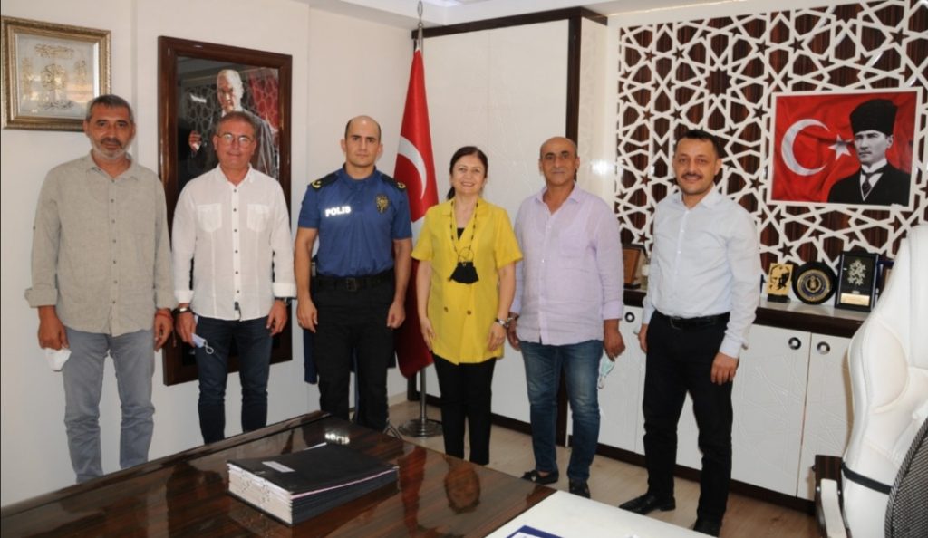 EMNİYET MÜDÜRÜNÜN BU SEFER ZİYARETÇİLERİ GAZETECİLER OLDU