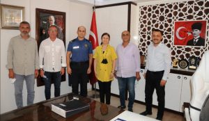 EMNİYET MÜDÜRÜNÜN BU SEFER ZİYARETÇİLERİ GAZETECİLER OLDU