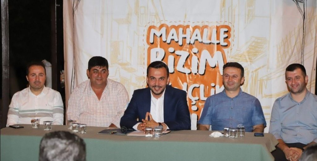 AK PARTİ MAHALLESİNE DE, GENÇLİĞİNE DE SAHİP ÇIKIYOR