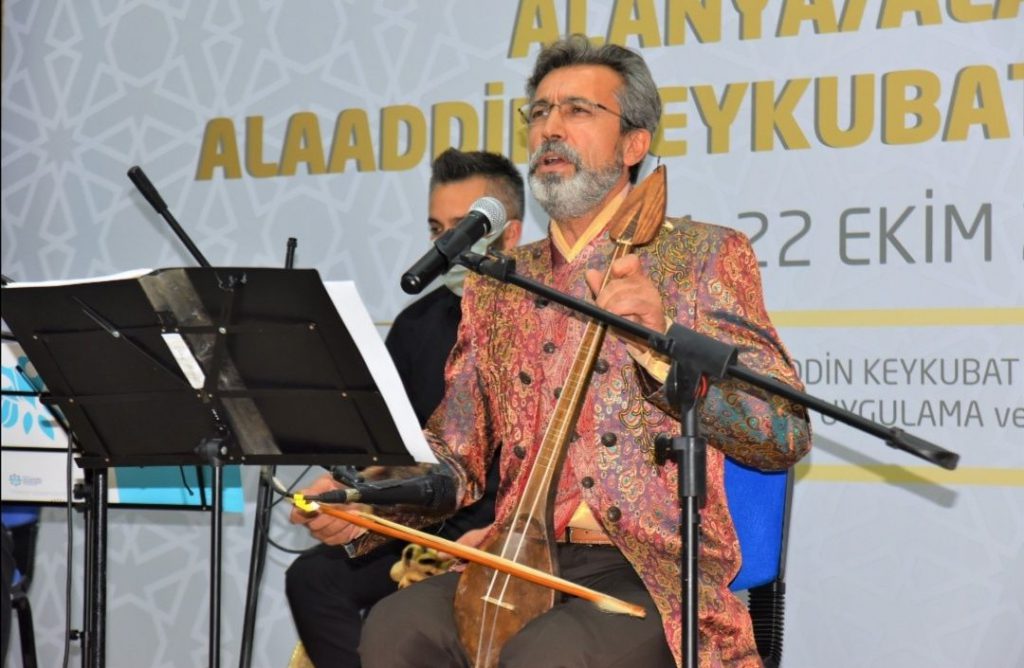 ALKÜ’DE İRFAN GÜRDAL’ DAN MÜZİK ZİYAFETİ