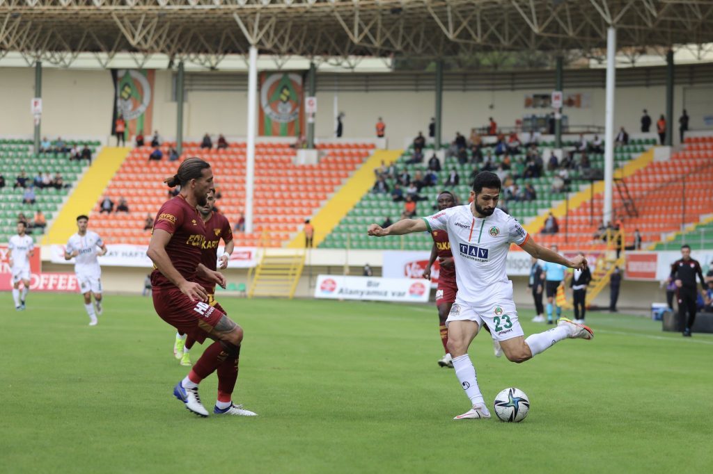 ALANYASPOR YENİLMEZLİK SERİSİNİ 8 MAÇA ÇIKARDI