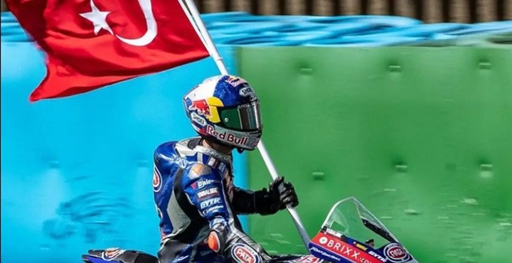 MİLLİ MOTOSİKLETÇİMİZ RAZGATLIOĞLU PORTEKİZ’DE BİRİNCİ OLDU