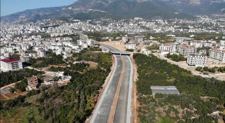 BAŞKAN TOKLU:  “ALANYA’NIN HER TÜRLÜ KONFOR VE REFAHINI SAĞLAYACAK YATIRIMLARIN YAKIN TAKİPÇİSİYİZ”