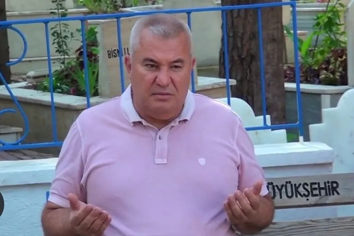 BAŞKAN ŞAHİN YURTDIŞINDA ACI HABERLE YIKILDI