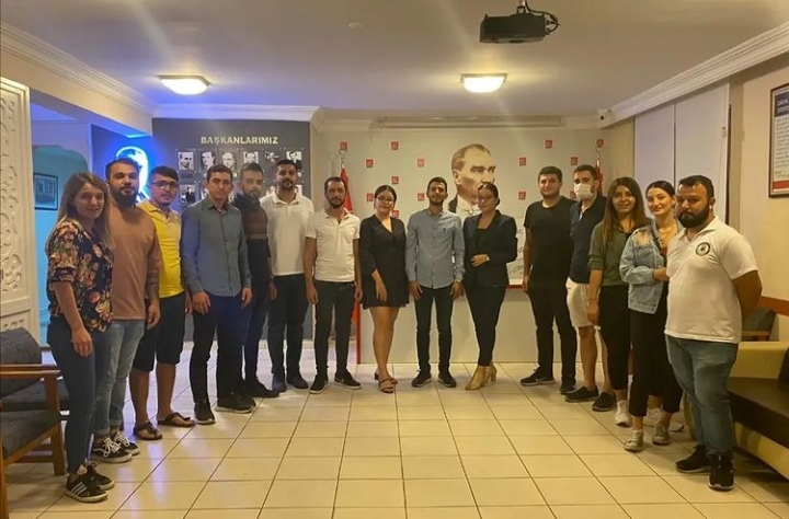 CHP GENÇLİK KOLLARINDAN YALAN HABERE BİRLİK MESAJI