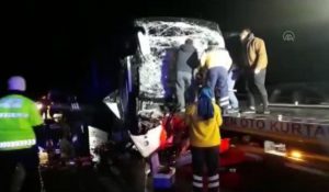 İSTANBUL’DAN ALANYA’YA GELEN TUR OTOBÜSU KAZA YAPTI 11 YARALI