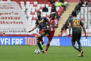 AKDENİZ DERBİSİNDE KAZANAN ANTALYASPOR