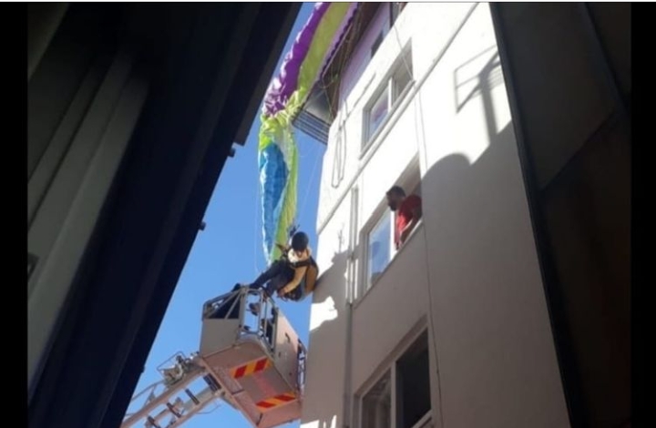 YÜREKLERİ AĞIZA GETİREN PARAŞÜT KAZASI