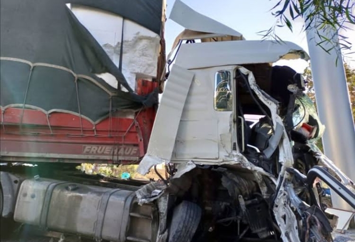 YOLDAN ÇIKAN TIR ORTALIĞI BİRBİRİNE KATTI