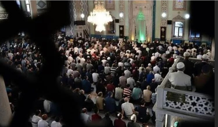 CAMİ VE MESCİTLERDE NORMAL SAF DÜZENİNE GEÇİLDİ