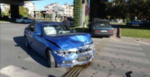 IŞIK İHLALİ SONRASI ARAÇLAR HURDAYA DÖNDÜ 1 YARALI