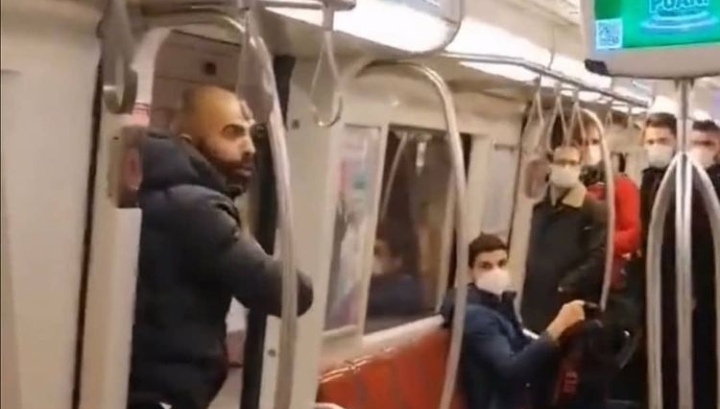 CİNNET HALİNİ YAŞIYORUZ, METRO DA TARTIŞTIĞI KADINA BIÇAK ÇEKTİ