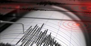 İZMİR 5.1 BÜYÜKLÜĞÜNDE DEPREM İLE SALLANDI