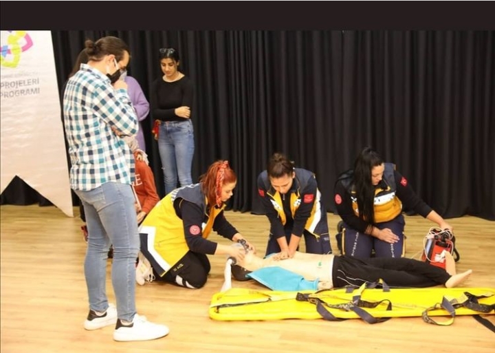 “HER ÖĞRETMEN BİR İLK YARDIMCI”