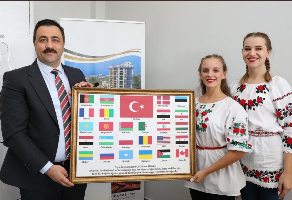 REKTÖR KALAN ULUSLARARASI ÖĞRENCİLERLE BULUŞTU