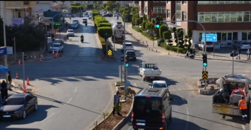 TEHLİKELİ KAVŞAKTA ALANYA’YI RAHATLATACAK ÇALIŞMA