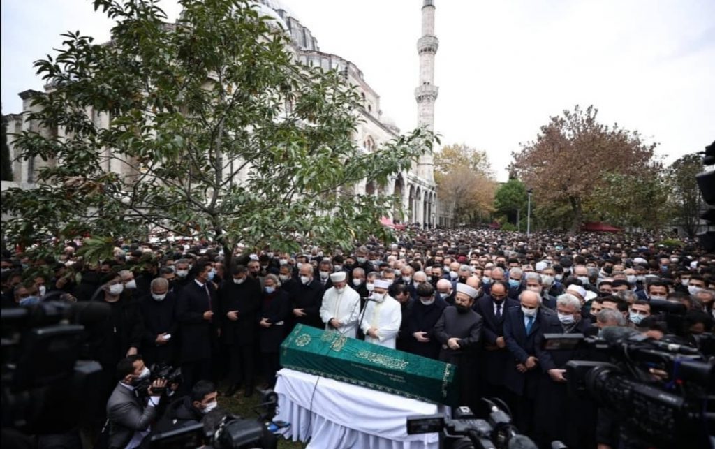 SEZAİ KARAKOÇ EN SEVGİLİSİNE UĞURLANDI