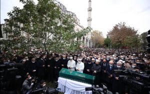 SEZAİ KARAKOÇ EN SEVGİLİSİNE UĞURLANDI