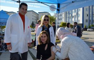 ÜNİVERSİTELİ GENÇLERDEN AŞI KAMPANYASINA TAM DESTEK