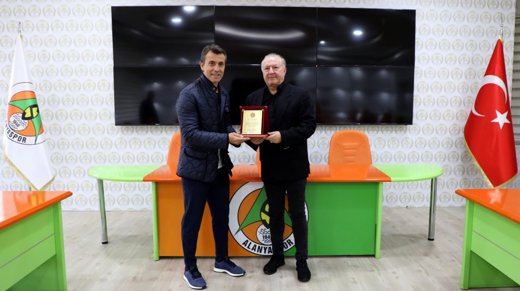 ALANYASPOR BÜLENT KORKMAZ İLE YOLLARIN AYRILDIĞINI AÇIKLADI