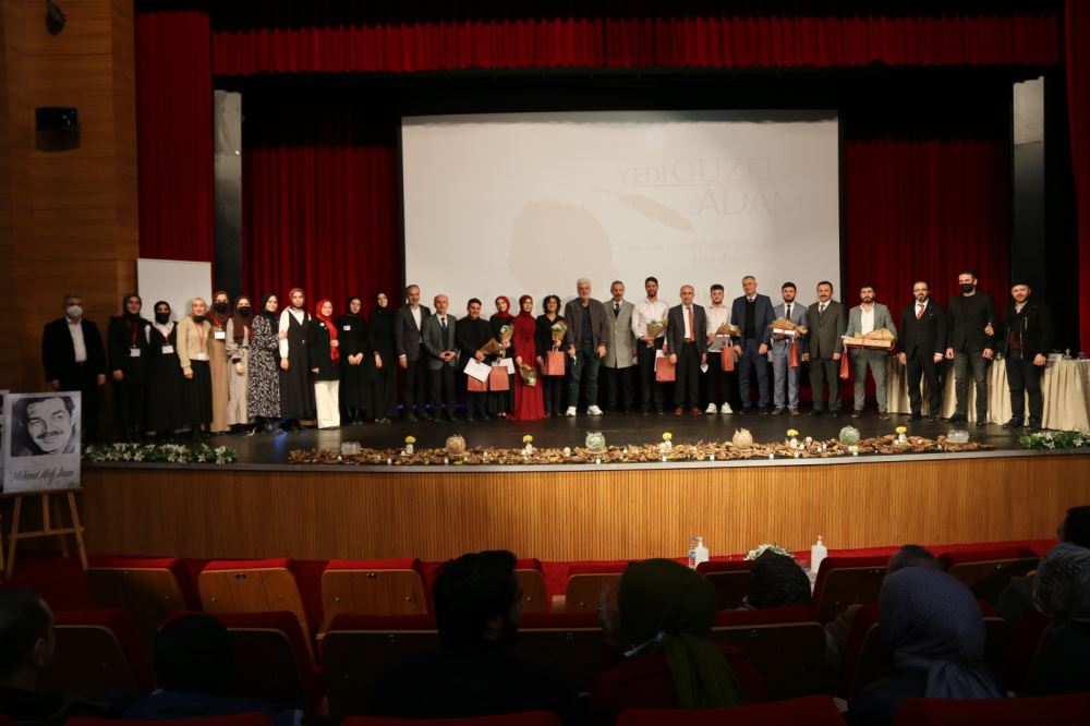 RTEÜ’DE ÖDÜLLÜ ŞİİR OKUMA YARIŞMASI’NIN FİNALİ YAPILDI